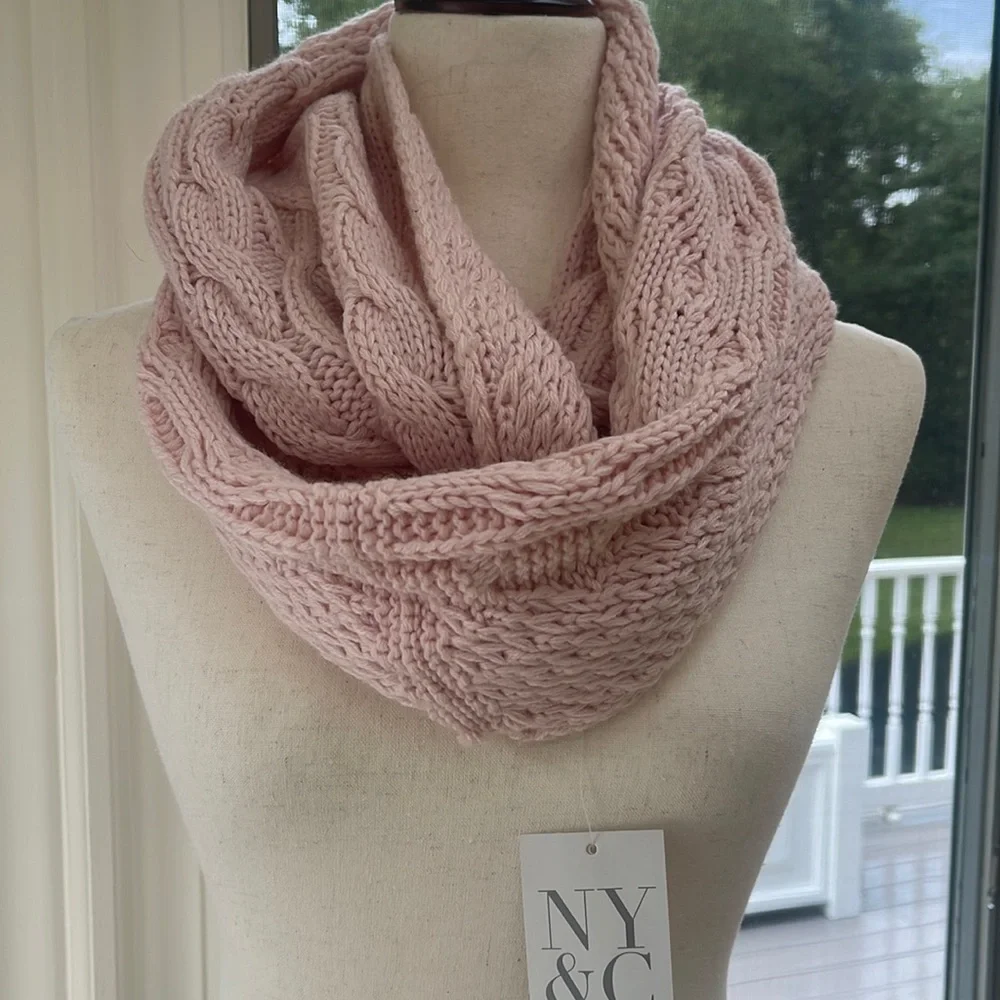 New York & Company NWT Pale Pink Infinity Scarf